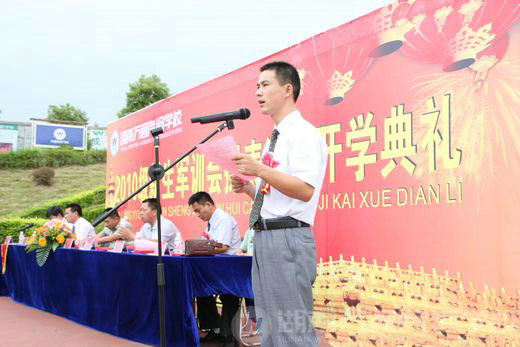 湖南萬(wàn)通汽修學(xué)校，軍訓(xùn)，開(kāi)學(xué)典禮