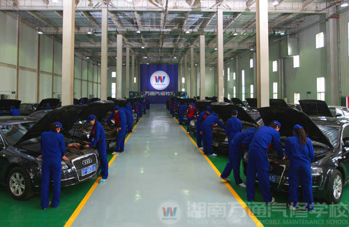湖南萬通汽修學(xué)校，學(xué)汽車運用技術(shù)