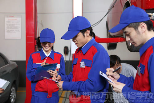 湖南萬通汽修學校，汽車美容裝潢專業(yè)