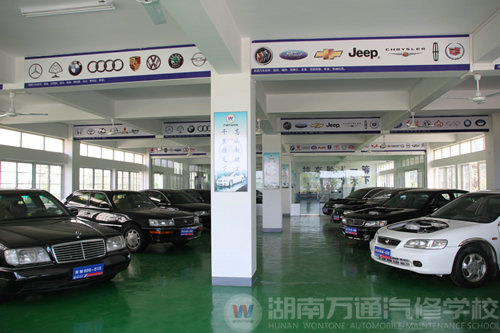 湖南萬(wàn)通汽修學(xué)校，先進(jìn)的教學(xué)設(shè)備