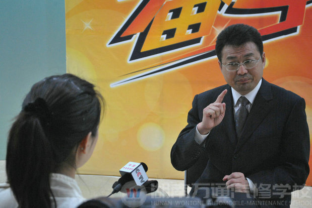 中央電視臺專訪萬通汽修教育負責人