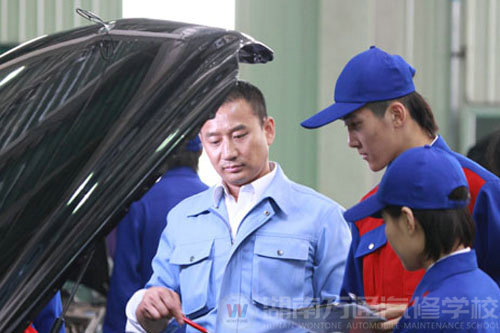 湖南萬通汽修學(xué)校成為職場&ldquo;金藍領(lǐng)&rdquo;