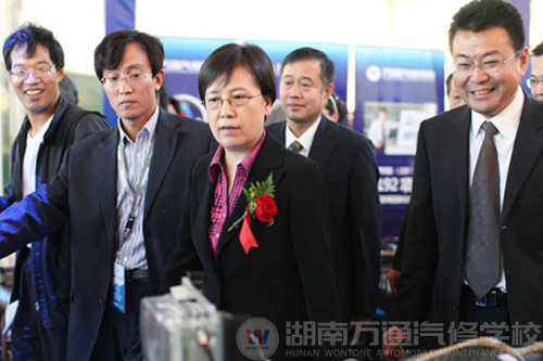 教育部副部長魯昕視察萬通汽修教育，盛贊萬通辦學(xué)水平