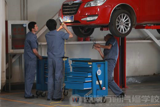 學汽車機電專業(yè) 輕松實現(xiàn)高薪夢