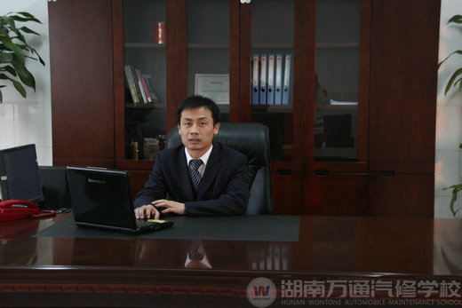 湖南萬通雙師型教師張偉