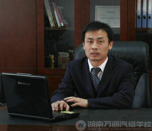 湖南萬(wàn)通優(yōu)秀教師張偉