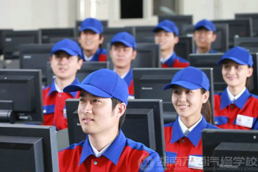 &ldquo;90后&rdquo;打工返鄉(xiāng)學(xué)汽修