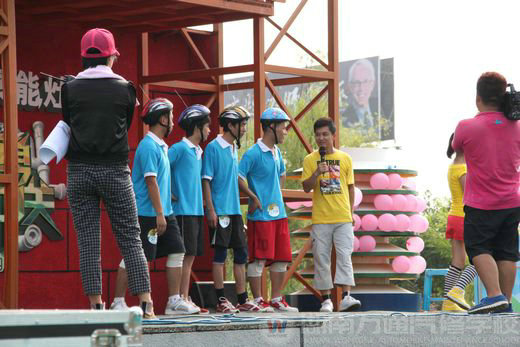 湖南萬通汽修學(xué)校參加智勇大沖關(guān)