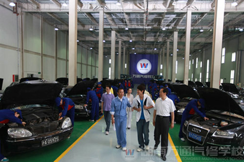 萬通汽修教育 圓你春天里的夢