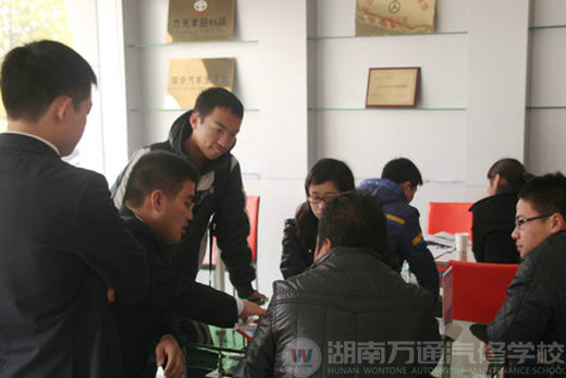 眾多有志青年選擇萬(wàn)通學(xué)習(xí)