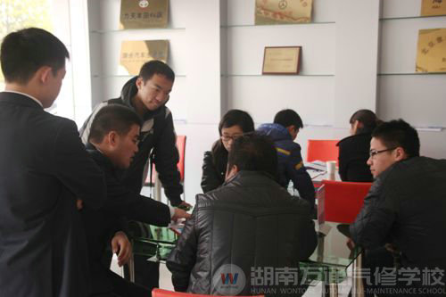 眾多有志青年選擇萬(wàn)通學(xué)習(xí)