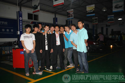 萬通汽修學(xué)校整車實訓(xùn)