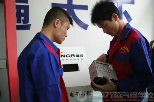 名企助學(xué)共奏&ldquo;校企合作&rdquo;和諧曲