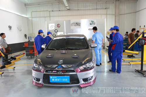 萬通汽修學(xué)校 培養(yǎng)專業(yè)技能型人才的&ldquo;練兵場(chǎng)&rdquo;