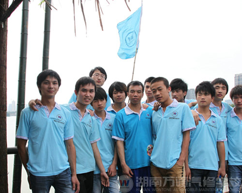 湖南萬通汽修學(xué)校受邀參加智勇大沖關(guān)