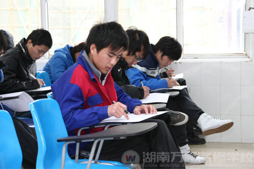 萬通學(xué)子學(xué)習(xí)感恩