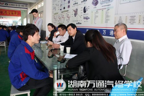 知名企業(yè)進校園攬才 萬通德才兼?zhèn)鋵W子“不愁嫁