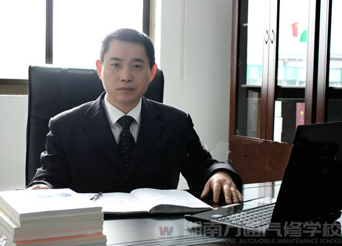 湖南萬通汽修學(xué)校，名師風(fēng)采潘太煌