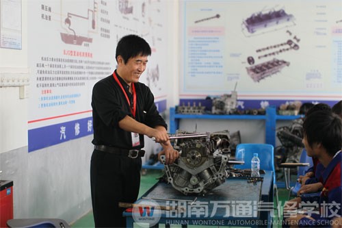 湖南萬通汽修學(xué)校，名師風(fēng)采潘太煌