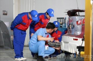 萬通汽修教學(xué)課堂