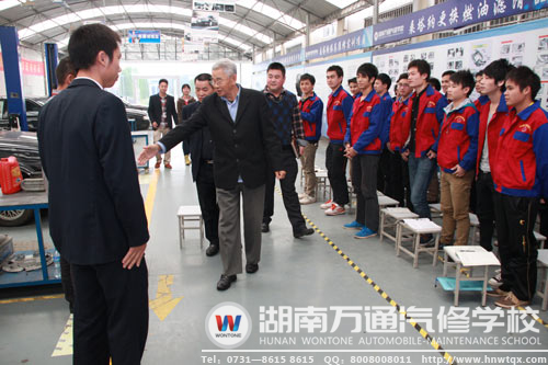 汽修傳奇人物龍鳳絲到萬通講學