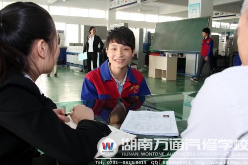 萬通學(xué)子沉著應(yīng)對(duì)面試考官的提問