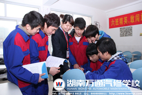 因材施教，教師輔導(dǎo)學(xué)生制定職業(yè)規(guī)劃