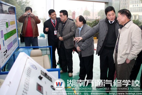 省民辦教育協(xié)會(huì)領(lǐng)導(dǎo)參觀學(xué)校實(shí)訓(xùn)中心