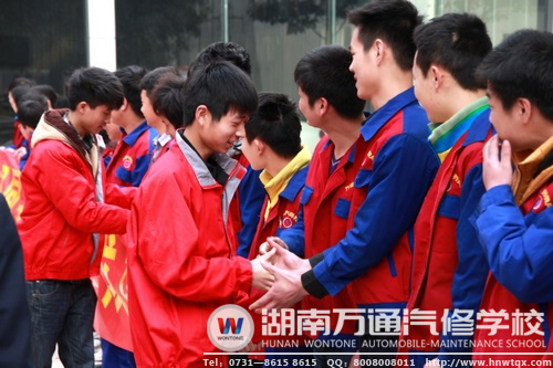 歡送會現(xiàn)場，同窗情誼難舍