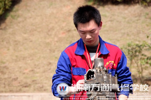 掌握一門扎實(shí)的技能，才可在社會(huì)中站穩(wěn)腳跟