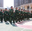 湖南萬(wàn)通春季新生軍訓(xùn)匯演落下帷幕 精彩表演引喝彩