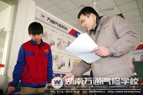 湖南萬(wàn)通汽修學(xué)校以理實(shí)一體化的教學(xué)，贏得廣大初中畢業(yè)生的歡迎