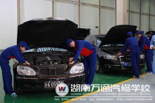 萬通竭盡所能，無論學(xué)生學(xué)習(xí)哪個(gè)專業(yè)，都能確保他們?cè)谝?guī)定的學(xué)年內(nèi)掌握真正的技能