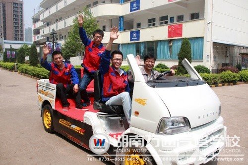 同學(xué)們在改裝&ldquo;夢想桑塔納&rdquo;的同時，還對另一輛車進行了改造