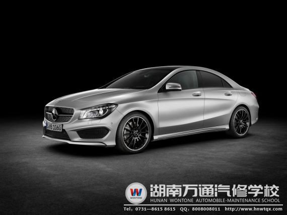 奔馳CLA四門轎跑車