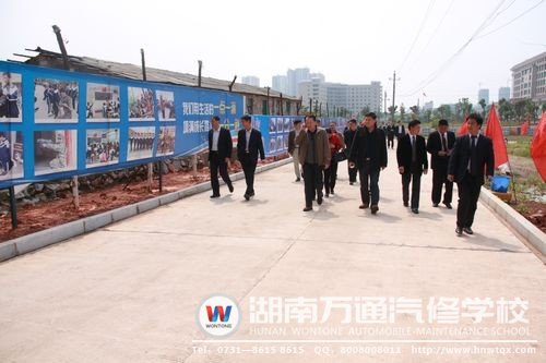 校園過道旁的&ldquo;學(xué)生成長足跡&rdquo;引起了各院校領(lǐng)導(dǎo)的興趣