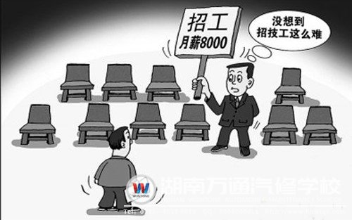 初中生學(xué)汽修技術(shù)，就業(yè)之路暢通無阻