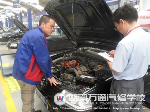 考試完后，監(jiān)考老師做測評