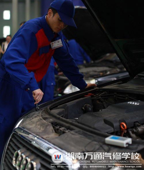 萬通學(xué)子通過學(xué)汽修技術(shù)，贏得事業(yè)勝利