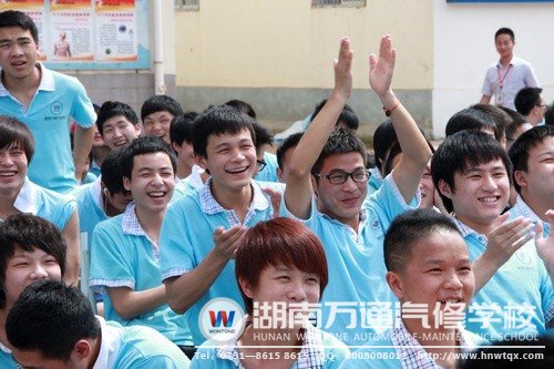 臺下同學(xué)熱情高昂