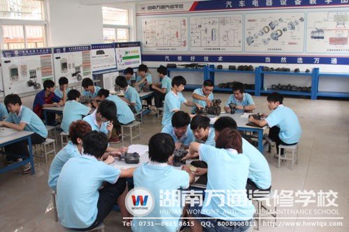 萬(wàn)通學(xué)子利用每一個(gè)學(xué)習(xí)機(jī)會(huì)，掌握實(shí)用技術(shù)