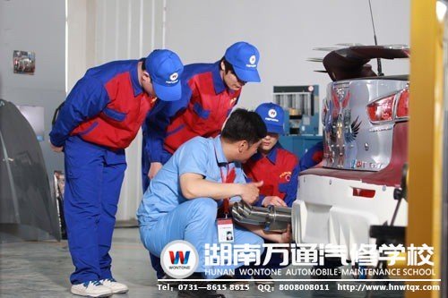 高中生到湖南萬通學(xué)汽修，發(fā)展道路有優(yōu)勢