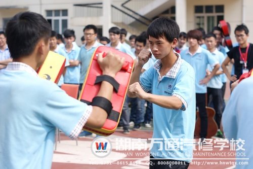 武術(shù)協(xié)會(huì)表演十分精彩