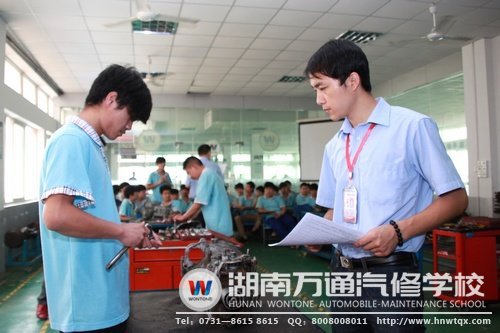 湖南萬(wàn)通里的中專班學(xué)子在實(shí)踐