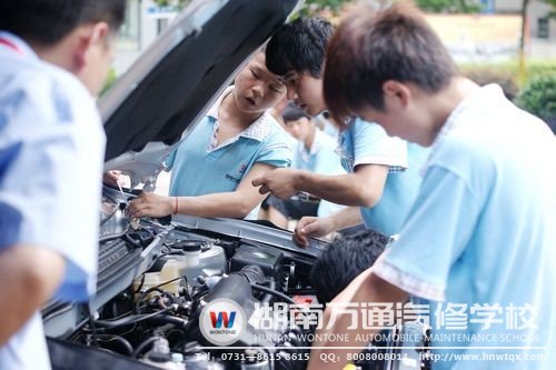 同學(xué)們互相討論遇到的問(wèn)題