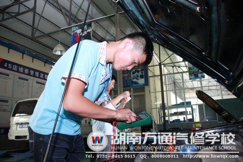 湖南萬通注重提升學(xué)生實(shí)踐能力，讓學(xué)生更符合企業(yè)發(fā)展要求