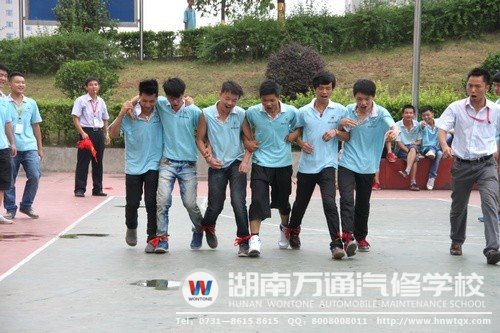 &ldquo;六人七足&rdquo;最能體現(xiàn)同學(xué)們的團隊合作精神