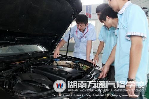 湖南萬通科學(xué)合理的專業(yè)設(shè)置，讓學(xué)生易學(xué)易懂，學(xué)有所成