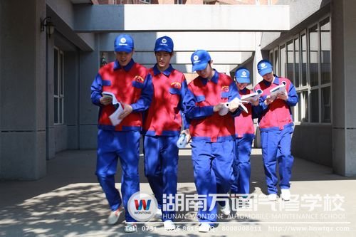 湖南萬通的學子們在校努力學習，用技術(shù)贏取未來