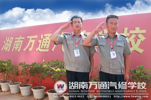 湖南萬(wàn)通24小時(shí)門(mén)衛(wèi)制度，學(xué)校保安時(shí)刻保衛(wèi)學(xué)生們的安全